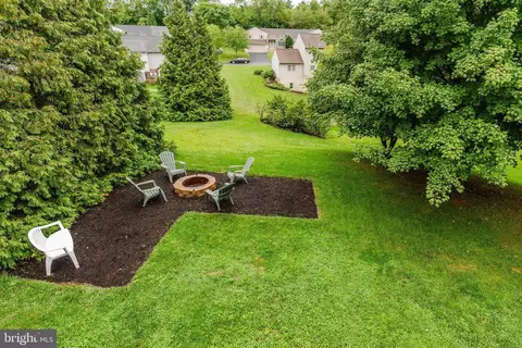 Exterior - 21 Edgewood Dr, Lititz, PA 17543 photo 13 of 19