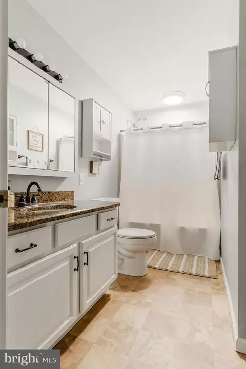 Bath - 21 Edgewood Dr, Lititz, PA 17543 photo 1 of 6