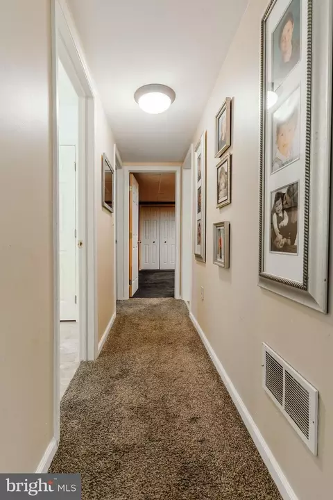 Entry Way - 21 Edgewood Dr, Lititz, PA 17543 photo 7 of 7