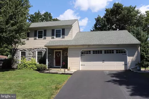 330 Woodchuck Dr, Ephrata, PA 17522