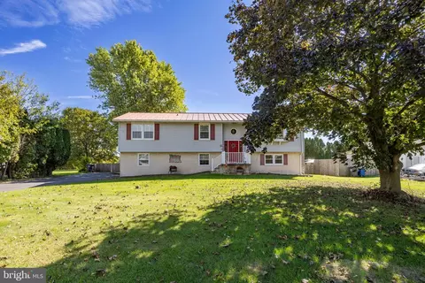 6 Parker Dr, Christiana, PA 17509