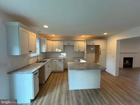 Entry Way - 391 Hensley St, Lititz, PA 17543 photo 2 of 3