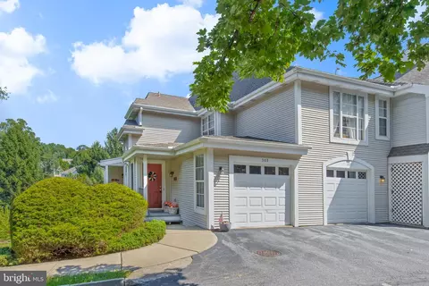 303 Country Place Dr, Lancaster, PA 17601
