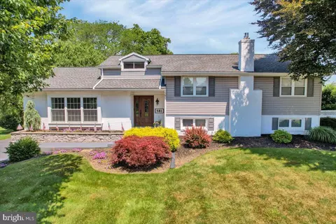 581 Valley View Dr, New Holland, PA 17557