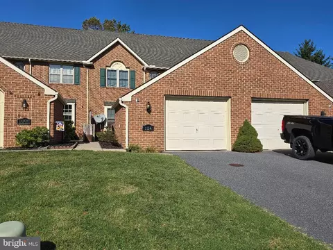 124 Pine Bridge Ln, Lancaster, PA 17603
