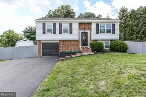 1016 Stellar Dr, Mount Joy, PA 17552
