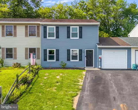 17 Russet Ln, Millersville, PA 17551
