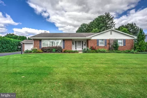 933 Fairview Ave, Ephrata, PA 17522
