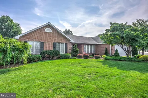 69 N Whisper Ln, New Holland, PA 17557