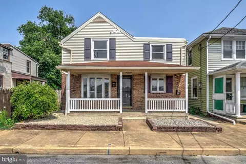 323 S Cherry St, Manheim, PA 17545
