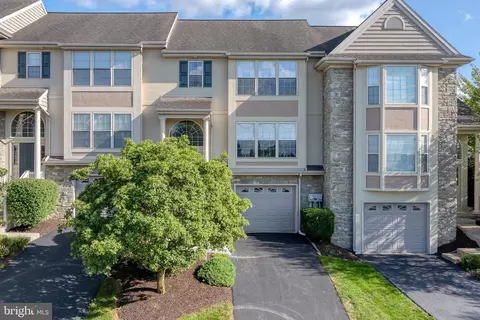 603 Royal View Dr, Lancaster, PA 17601