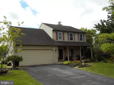 4006 Green Park Dr, Mount Joy, PA 17552