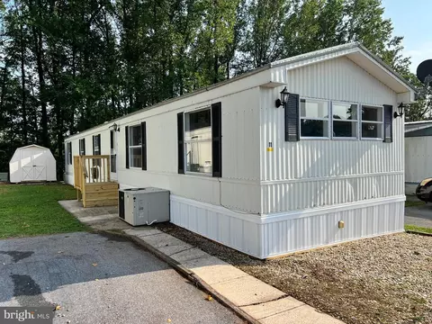 11 Pine Dr, Reinholds, PA 17569