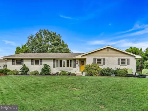 422 N Plum St, Mount Joy, PA 17552