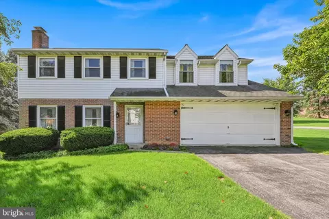 490 Philmont Dr, Lancaster, PA 17601