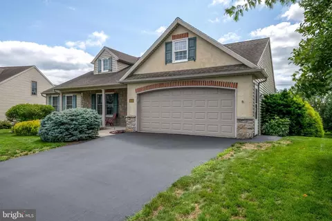 1046 Cambridge Dr, Manheim, PA 17545