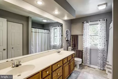 Bath - 6 Camellia Ct, Lititz, PA 17543 photo 4 of 4