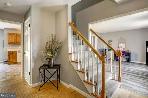 Entry Way - 6 Camellia Ct, Lititz, PA 17543 photo 1 of 4