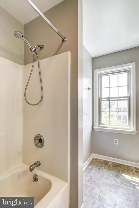 Bath - 6 Camellia Ct, Lititz, PA 17543 photo 3 of 4