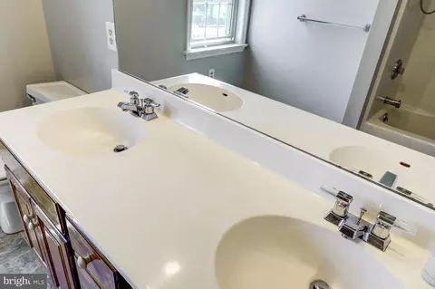 Bath - 6 Camellia Ct, Lititz, PA 17543 photo 2 of 4