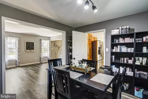 Entry Way - 6 Camellia Ct, Lititz, PA 17543 photo 3 of 4
