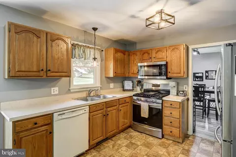 Kitchen - 6 Camellia Ct, Lititz, PA 17543 photo 2 of 2