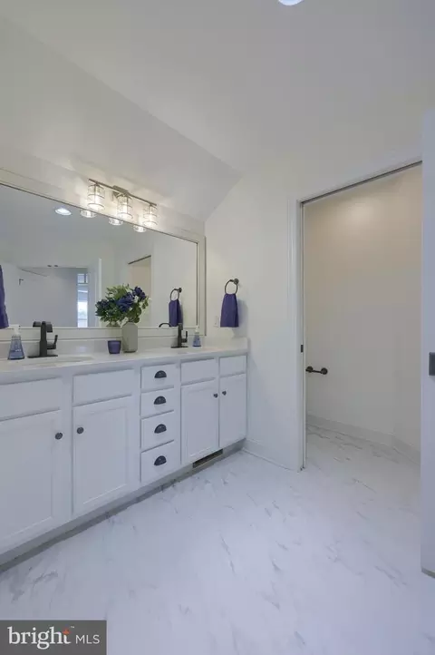 Bath - 655 Greider Rd, Mount Joy, PA 17552 photo 2 of 8