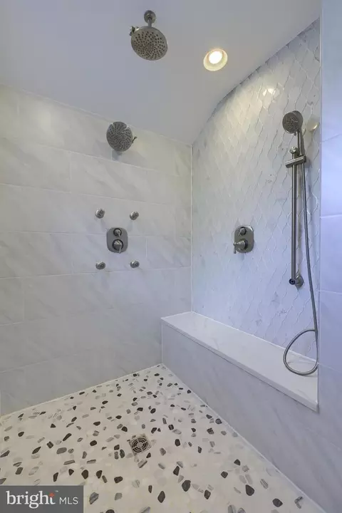 Bath - 655 Greider Rd, Mount Joy, PA 17552 photo 4 of 8