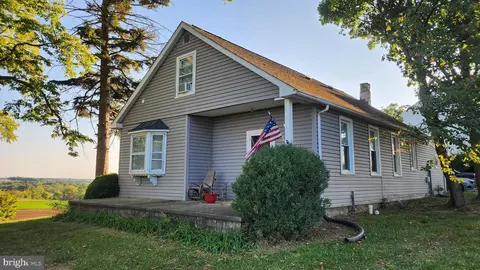 100 W Main St, Brownstown, PA 17508