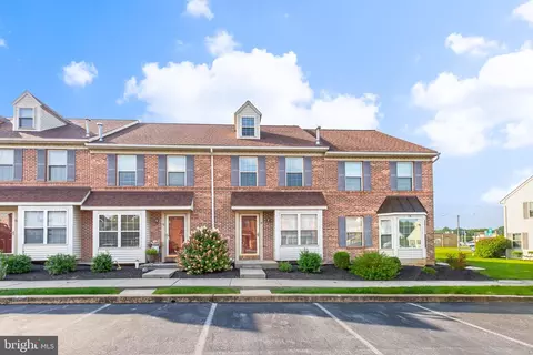 17 Acorn Blvd, Lancaster, PA 17602