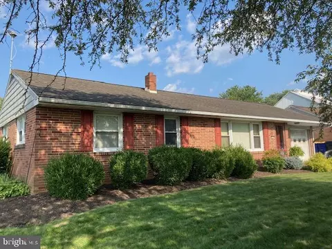 309 N Railroad Ave, New Holland, PA 17557