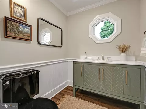 Bath - 301 Sarsen Dr, Lititz, PA 17543 photo 1 of 7