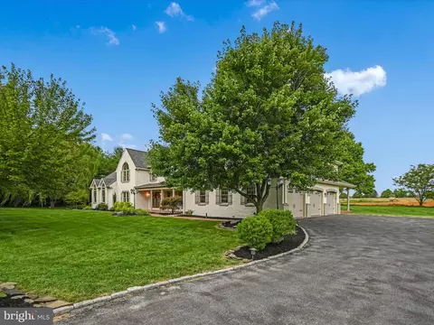 Exterior - 301 Sarsen Dr, Lititz, PA 17543 photo 5 of 10