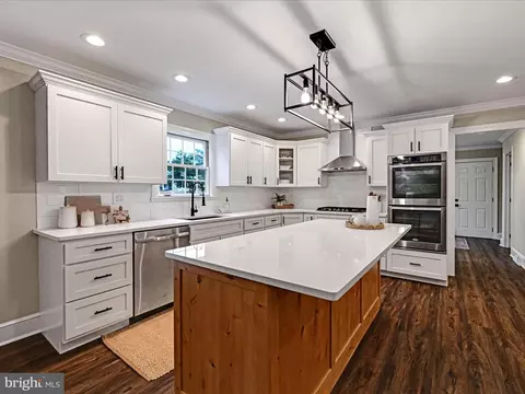 Kitchen - 301 Sarsen Dr, Lititz, PA 17543 photo 6 of 8