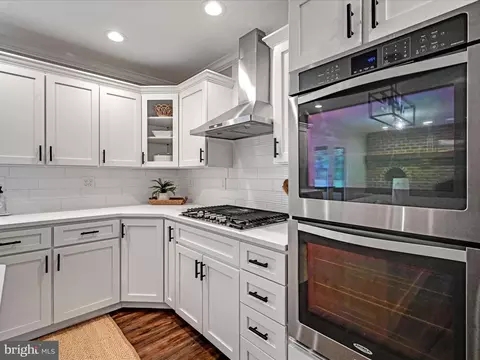 Kitchen - 301 Sarsen Dr, Lititz, PA 17543 photo 5 of 8
