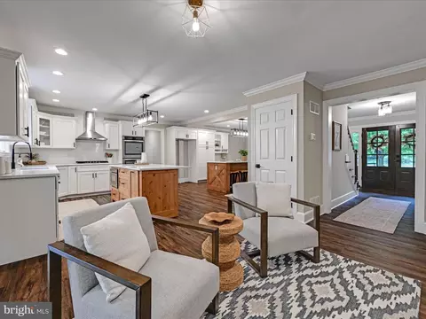 Entry Way - 301 Sarsen Dr, Lititz, PA 17543 photo 6 of 10