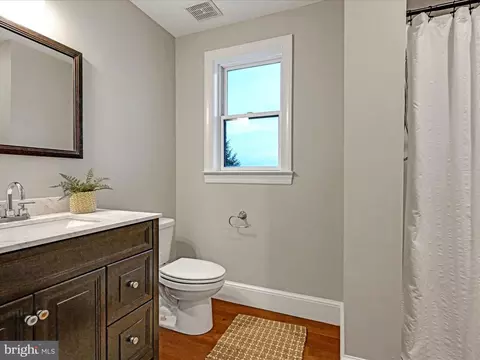 Bath - 301 Sarsen Dr, Lititz, PA 17543 photo 7 of 7