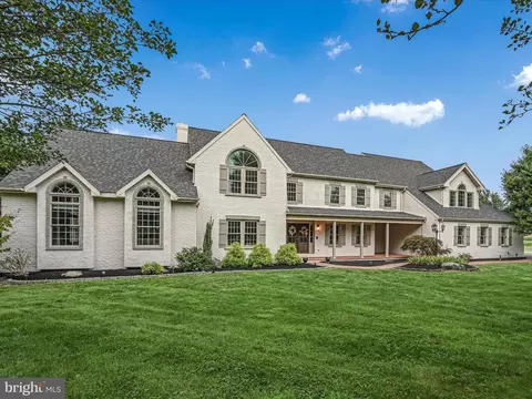 Exterior - 301 Sarsen Dr, Lititz, PA 17543 photo 2 of 10