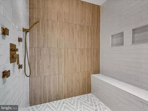 Bath - 301 Sarsen Dr, Lititz, PA 17543 photo 3 of 7