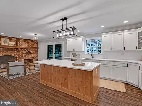 Kitchen - 301 Sarsen Dr, Lititz, PA 17543 photo 7 of 8