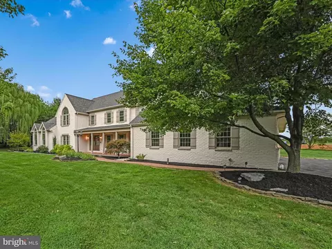Exterior - 301 Sarsen Dr, Lititz, PA 17543 photo 4 of 10