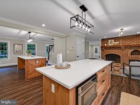 Kitchen - 301 Sarsen Dr, Lititz, PA 17543 photo 8 of 8