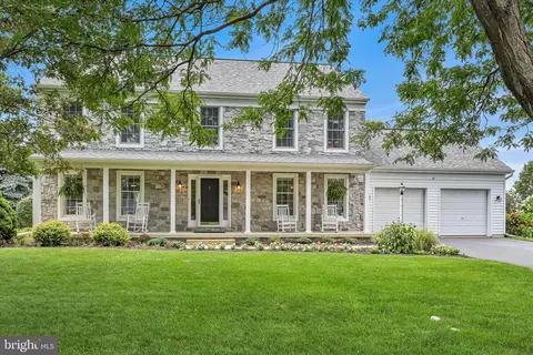 9 Field Ln, Lititz, PA 17543