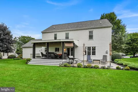 Exterior - 9 Field Ln, Lititz, PA 17543 photo 9 of 13
