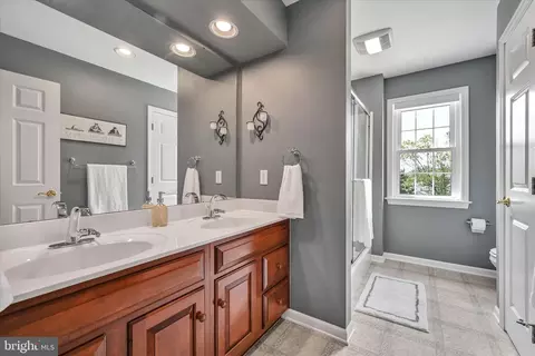 Bath - 9 Field Ln, Lititz, PA 17543 photo 1 of 3