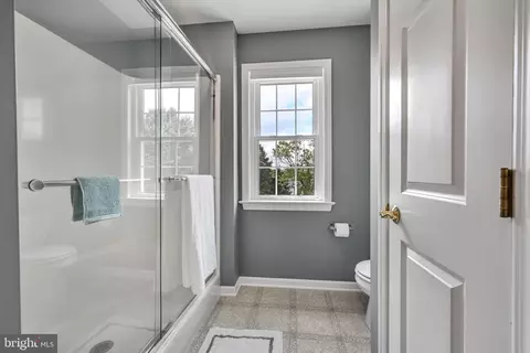 Bath - 9 Field Ln, Lititz, PA 17543 photo 2 of 3