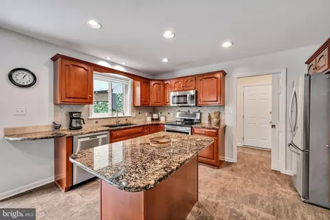 Kitchen - 9 Field Ln, Lititz, PA 17543 photo 1 of 5