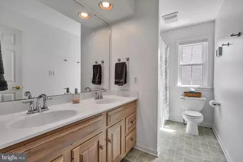 Bath - 9 Field Ln, Lititz, PA 17543 photo 3 of 3