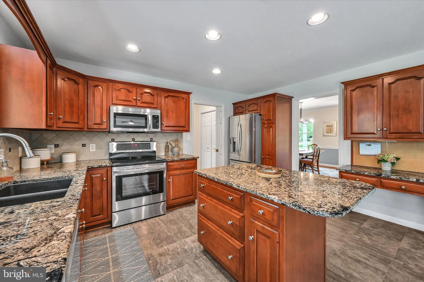 Kitchen - 9 Field Ln, Lititz, PA 17543 photo 2 of 5