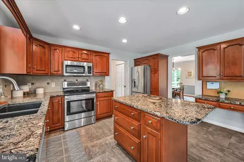 Kitchen - 9 Field Ln, Lititz, PA 17543 photo 2 of 5